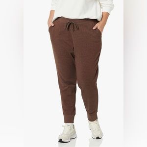 Amazon Essentials Women's Fleece Jogger Sweatpant